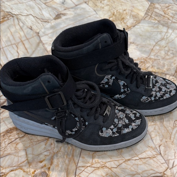Nike x Liberty London Air Force 1 Women's Black and Gray Floral Sneakers - Picture 1 of 5
